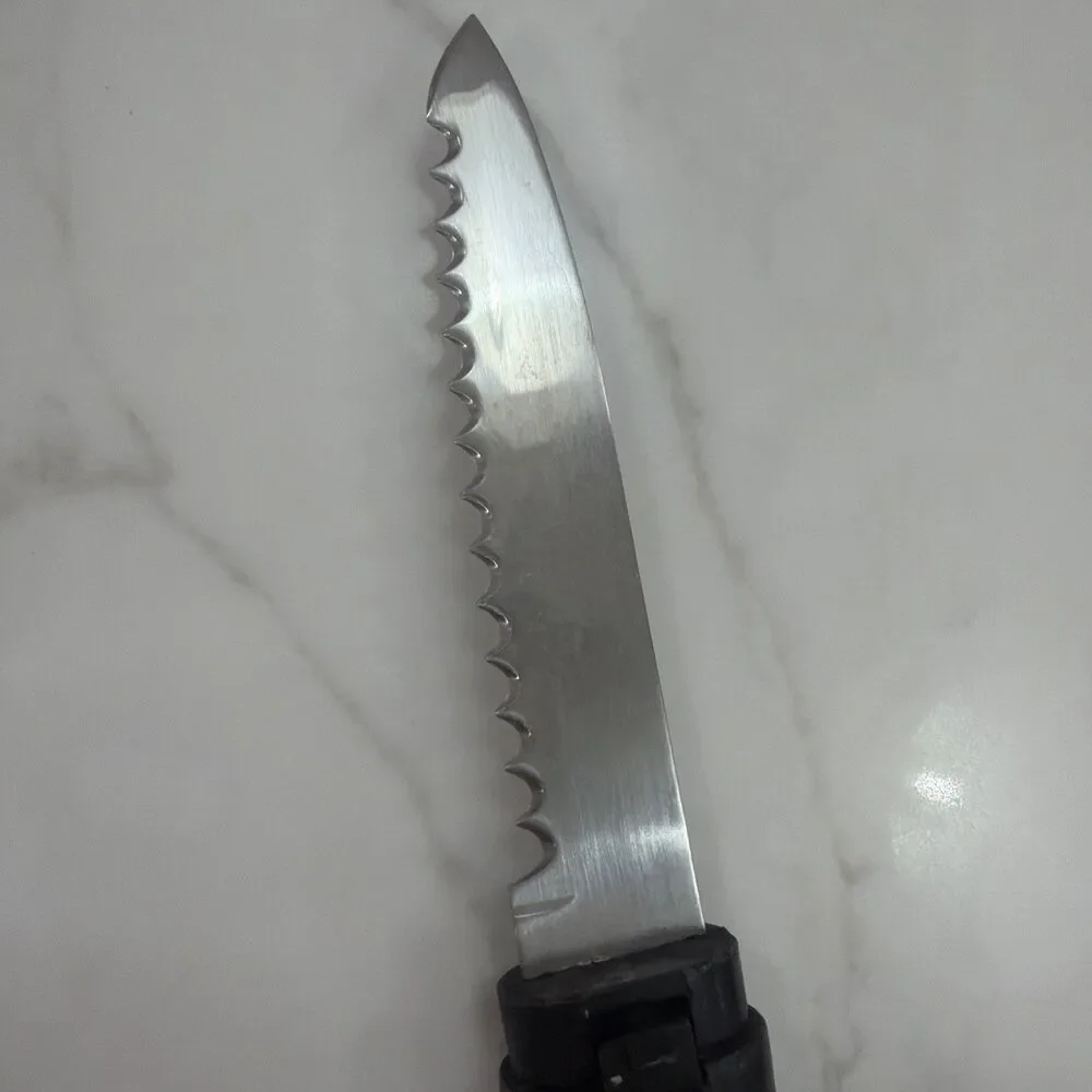 4 Vintage Knives 2 Oyster Clam Shuckers 2 Serrated Fish Knives 1 Ginsu